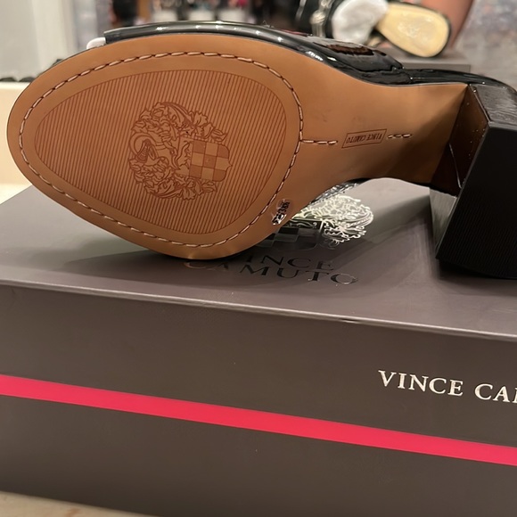 VINCE CAMUTO- Women Block heel size 8 - Picture 3 of 5